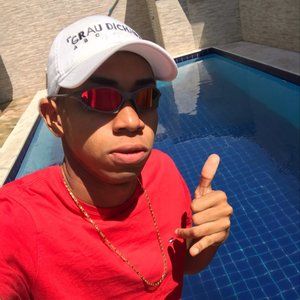 Meet your Posher, Deusmeguia